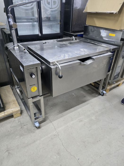 Обръщатълен тиган ELECTROLUX