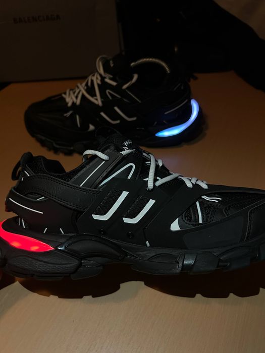 Balenciaga track cu leduri black white 2021 negri si albi confortabili