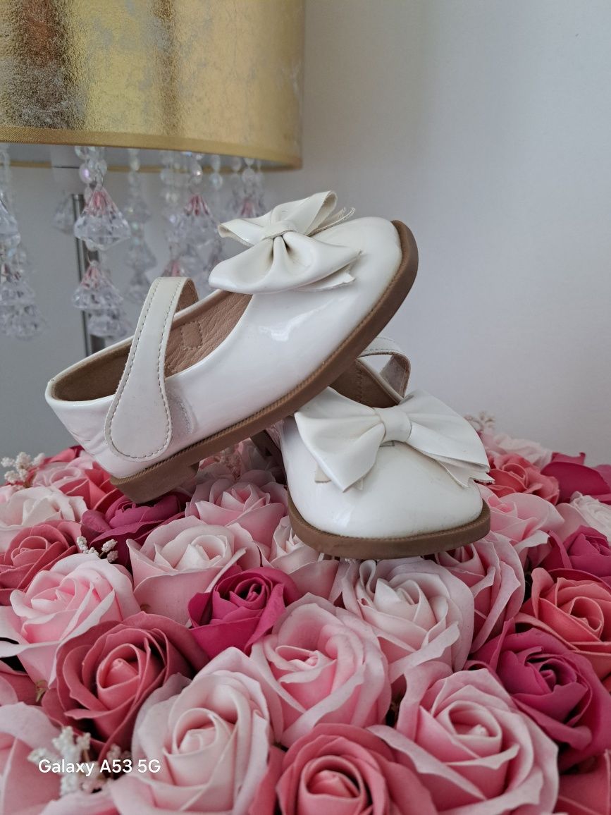 Pantofi albi nr23