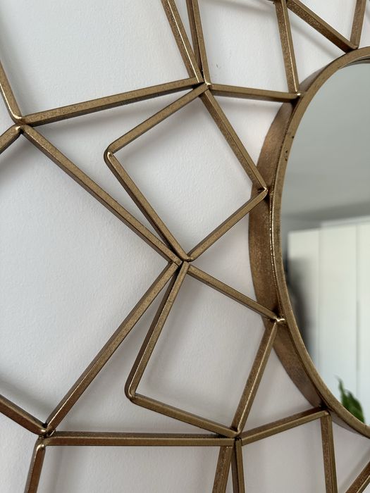 Decoratiune pentru perete cu oglinda