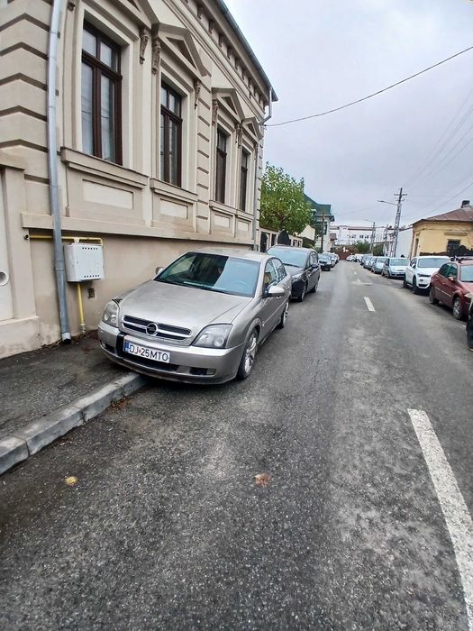 Vand opel vectra c din anul 2003 cu un motor de 2.2 diesel