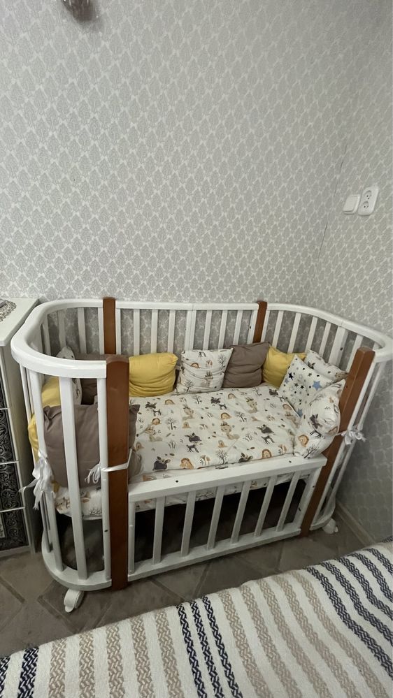 Продам манеж новый+подарок матрас и подушки