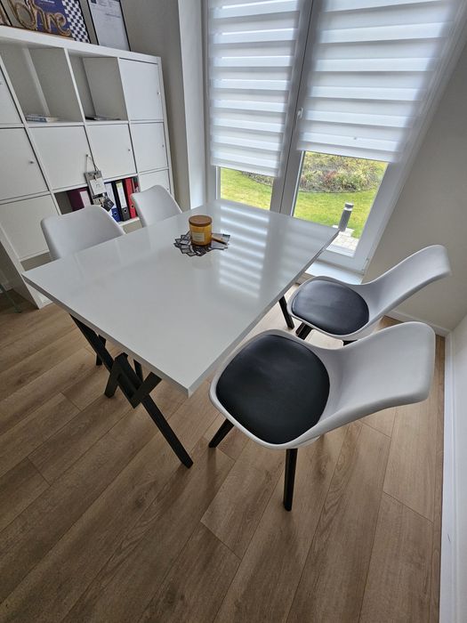 Set masa si 4 scaune