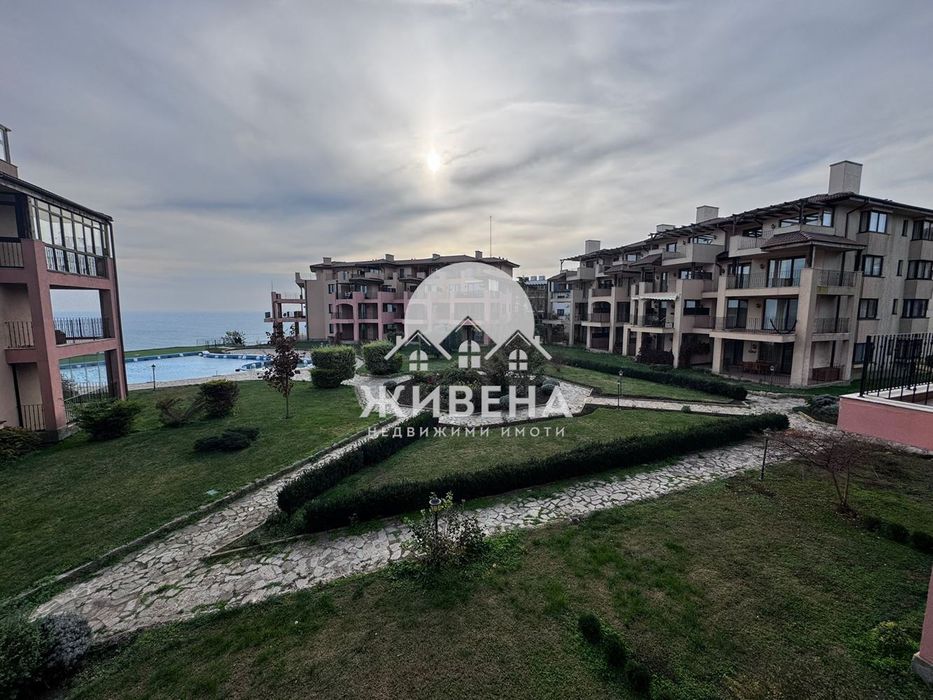 Продава обзаведен 3-стаен апартамент, с.Топола