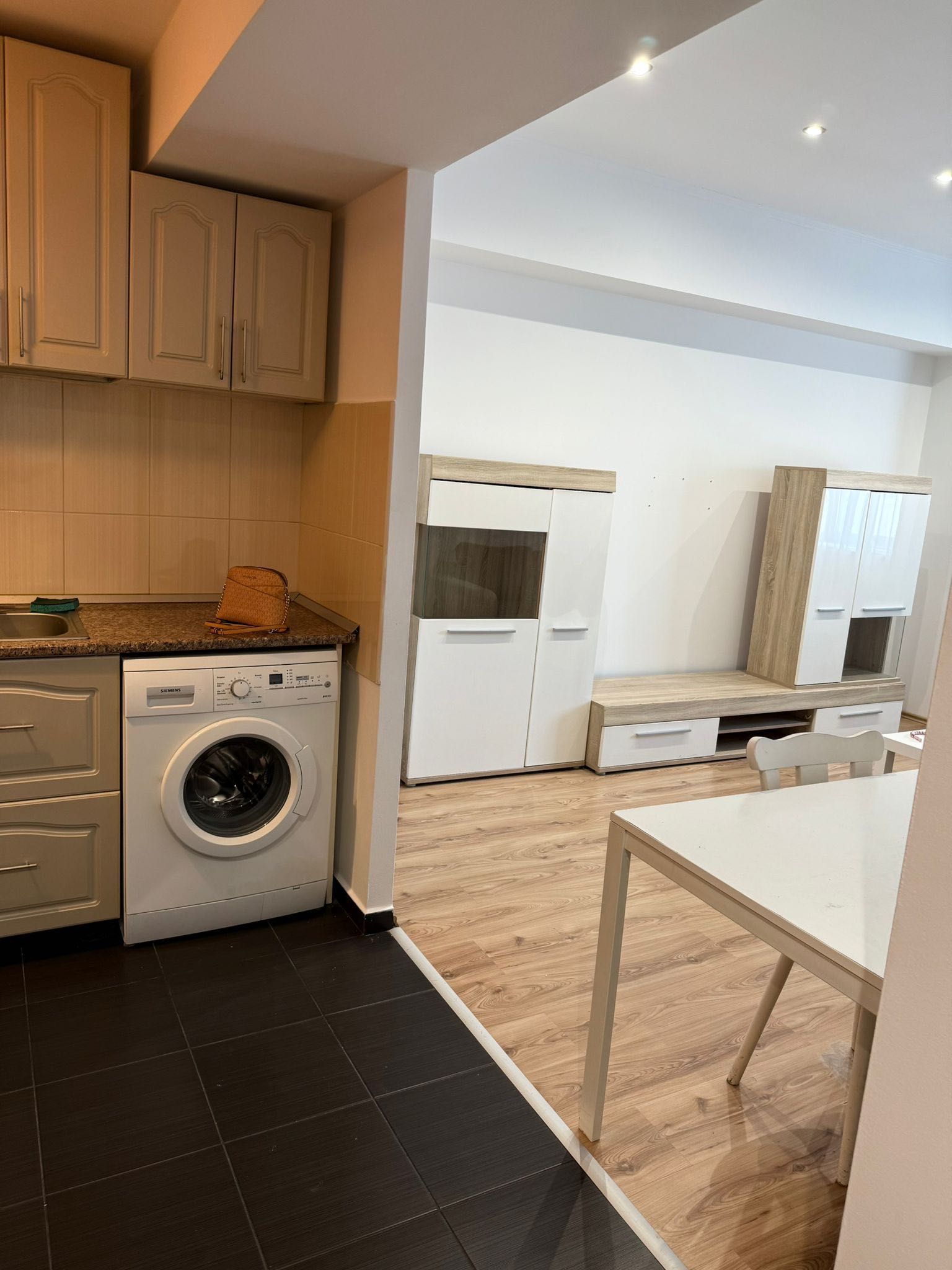 Închiriez apartament 2 camere Rin grand Vitan