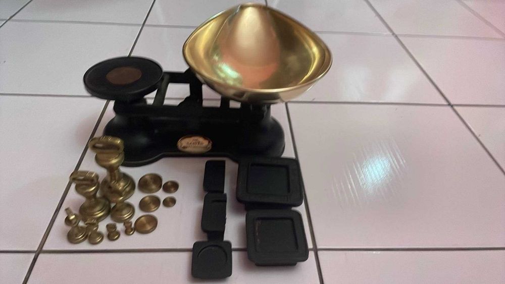 cantar vechi englezesc Salter cu taler si 17 greutati