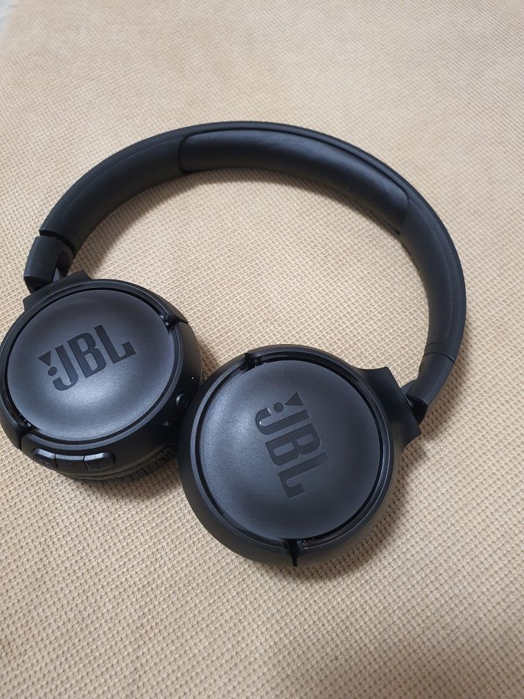 De vanzare casti jbl bluetooth noi