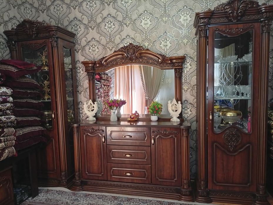 Sotiladi 3 talik kamplekt stenka