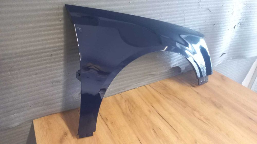 Aripa Fata Dreapta VW Passat B6 2005-2011 (Cod Culoare: LA5E)