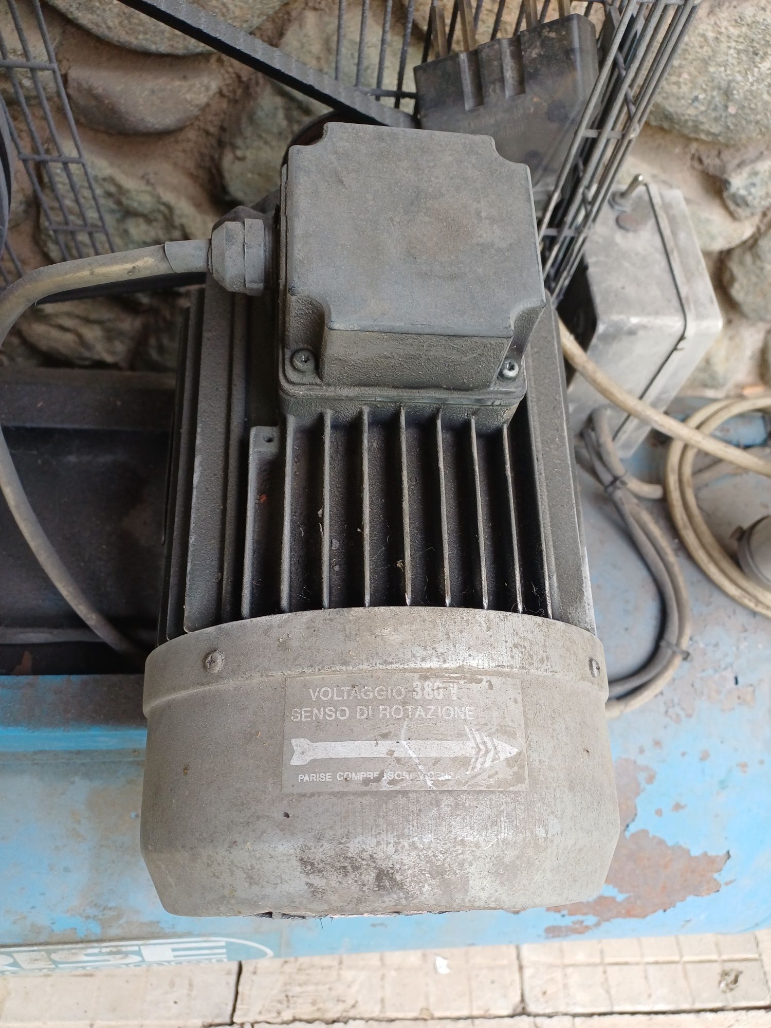 Трифазен компресор за въздух PARISE COMPRESSORI - 300л+
