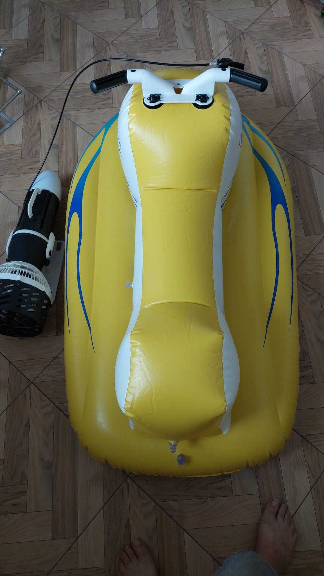 Scuter acvatic gonflabil cu motor electric