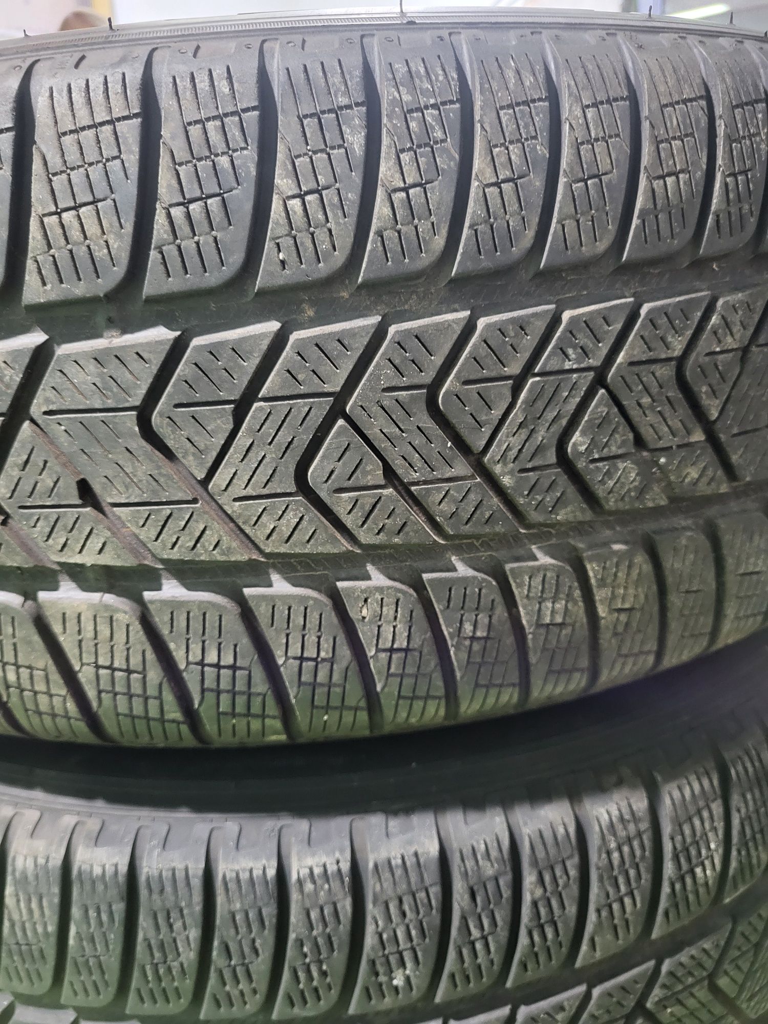 4 бр зимни 235/60/18 дот 22г Pirelli
