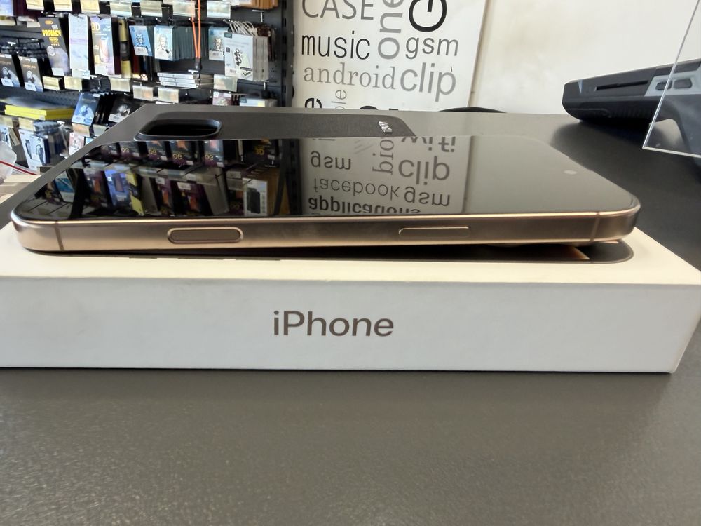 iPhone 16 Pro Max 256GB – перфектен, с кутия, кейс и гаранция