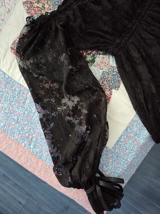 Дантелена официална дамска рокля..