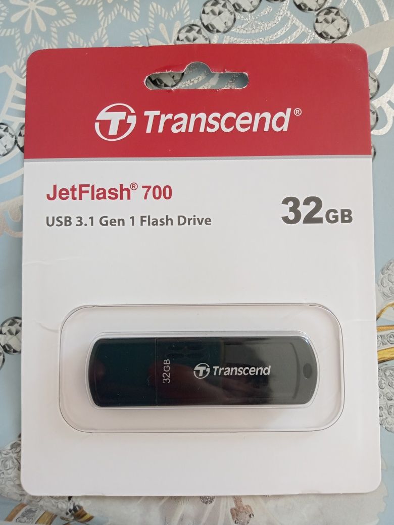 Продается флешка от JetFlash памятью 32гб,самая новая модель USB 3.1