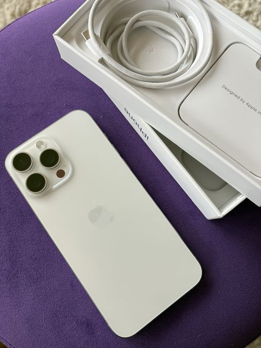 Apple iPhone 15 Pro Max – 256 GB – White Titanium – Stare impecabilă