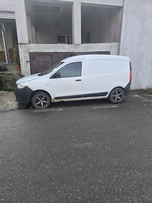 Dezmembrez dacia doker 1.5 dci