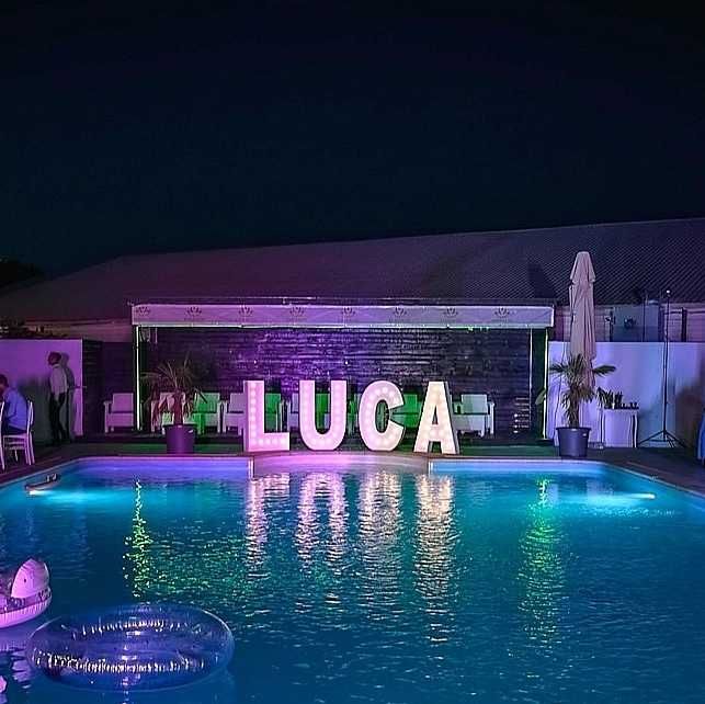 Decor efect litere luminoase volumetrice eveniment nunta botez majorat