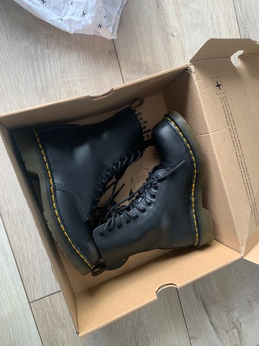 Ghete Dr. Martens pe Negru