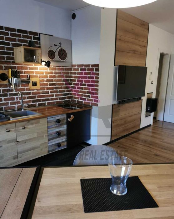 Продава се Тристаен апартамент в Варна, Възраждане 4 - 133 кв.м за 1627 €/кв.м - Снимка #1