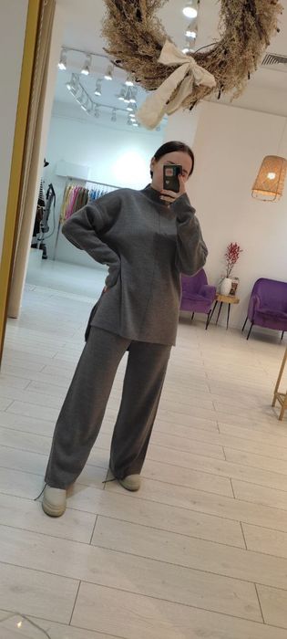 СРОЧНО Продам теплый трендовый костюм