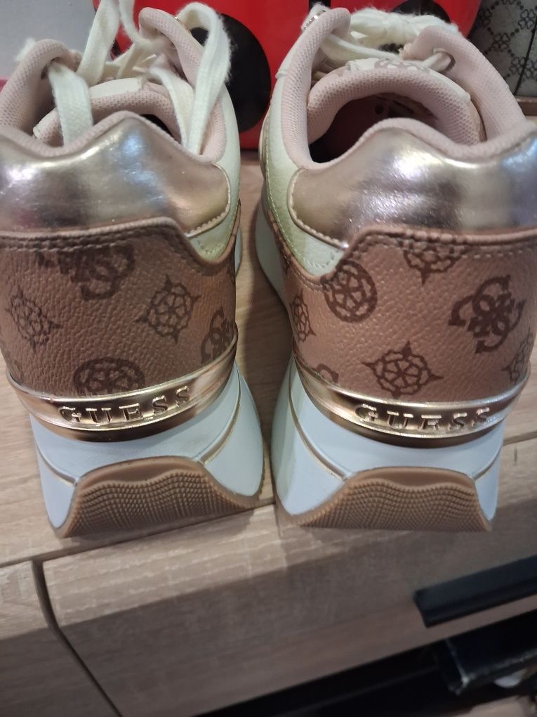 Guess  39.  Номер