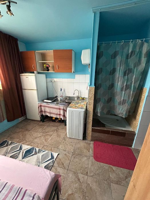 Persoană fizică vinde