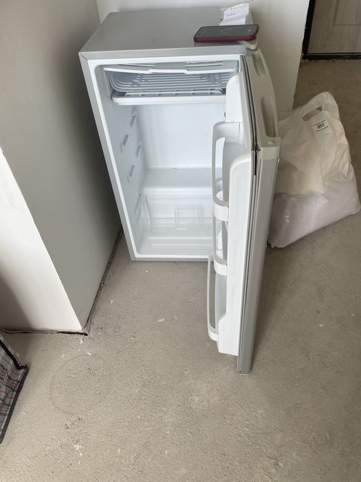 Холодильник в отличном состоянии . Пользовались недолго.