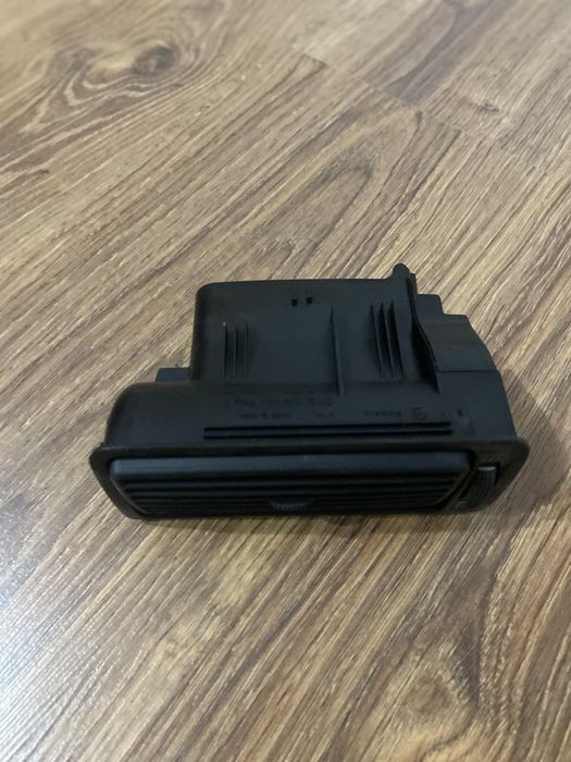 Vand grila ventilatie golf 4