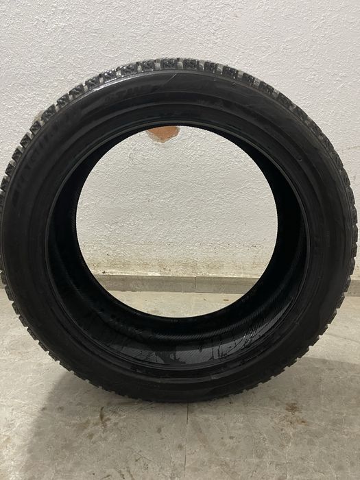 Продам шины зимние Yokohama R21, шипованные