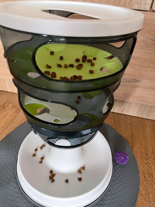 Jucărie pisici stimulează mintea și mănâncă mai putin