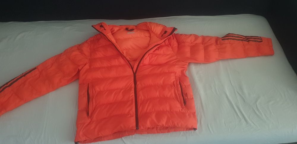 Vând geacă sport Adidas