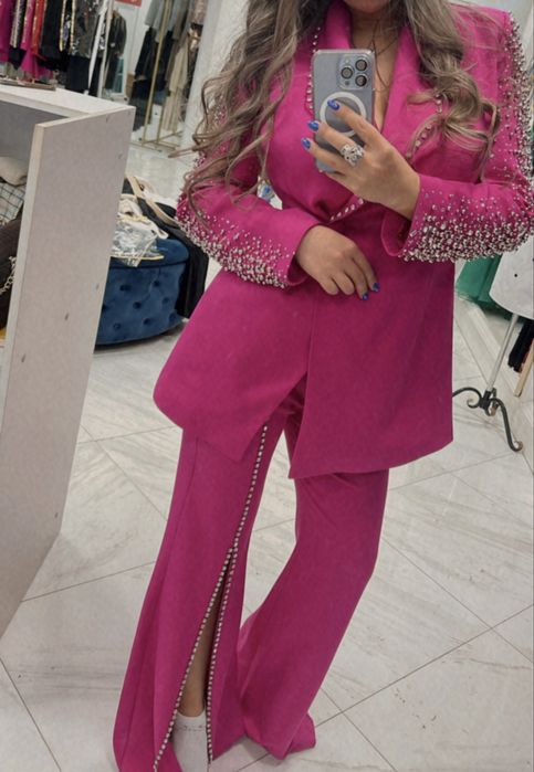 Продам костюм нарядная двойка