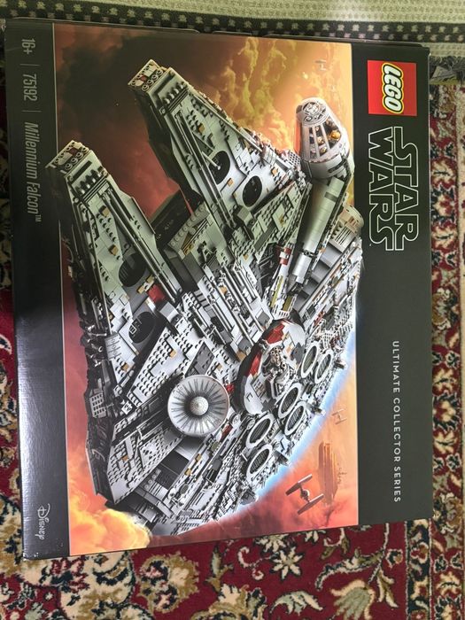 Lego star wars UCS Millennium Falcon .