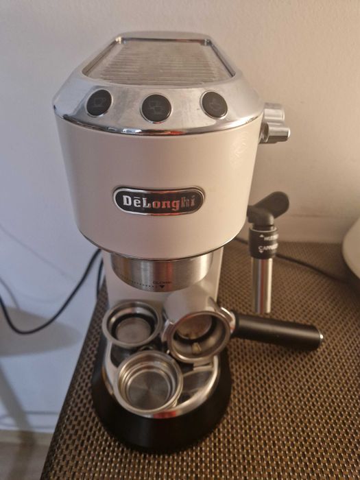 Кафемашина еспресо DeLonghi