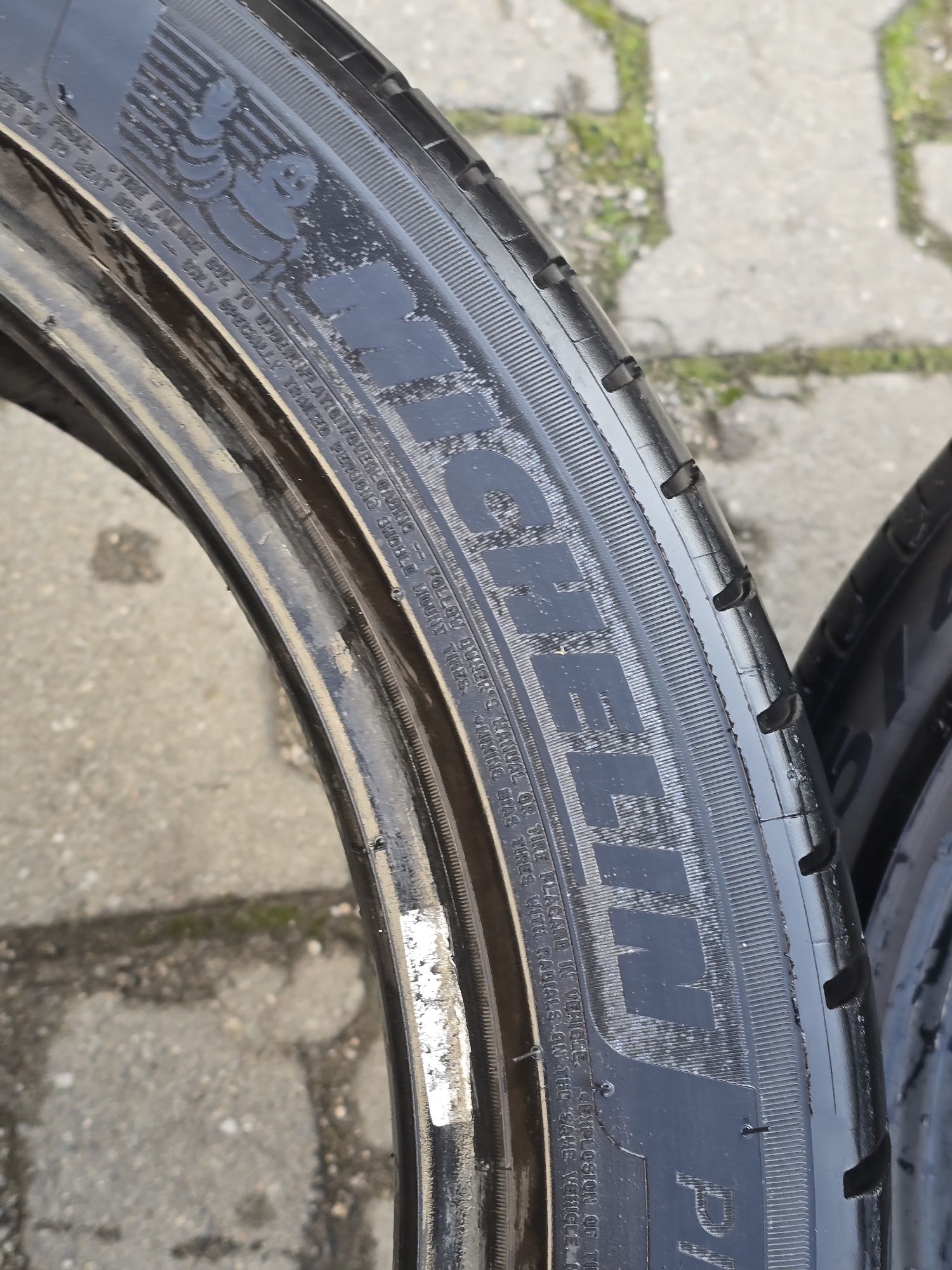 235 45 18 Michelin