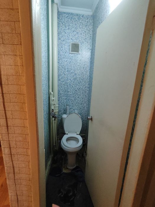 4 квартал. 3/3/4. Кирпич. 2/6 балкон