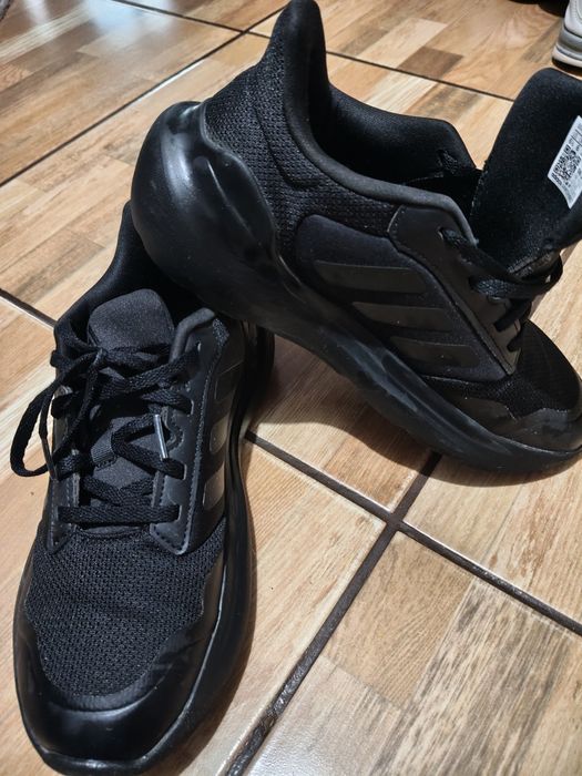 Adidași de vânzare