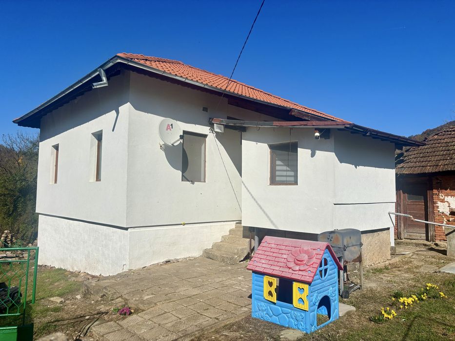 Къща  в село Рибарица ( Етрополе)