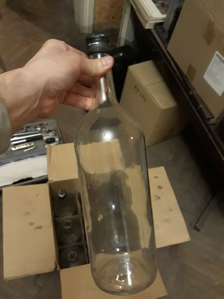23 еднолитрови стъклени бутилки