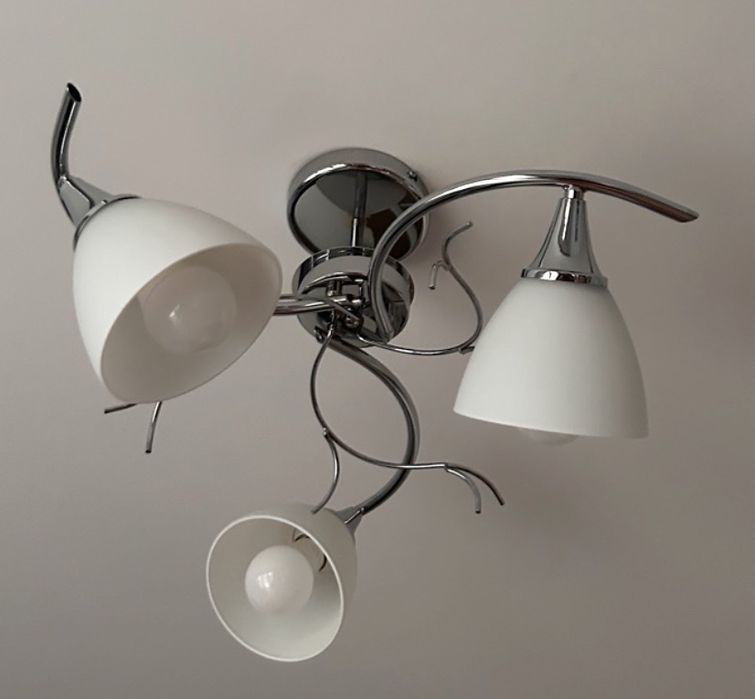 Lustre clasice cu 3 becuri