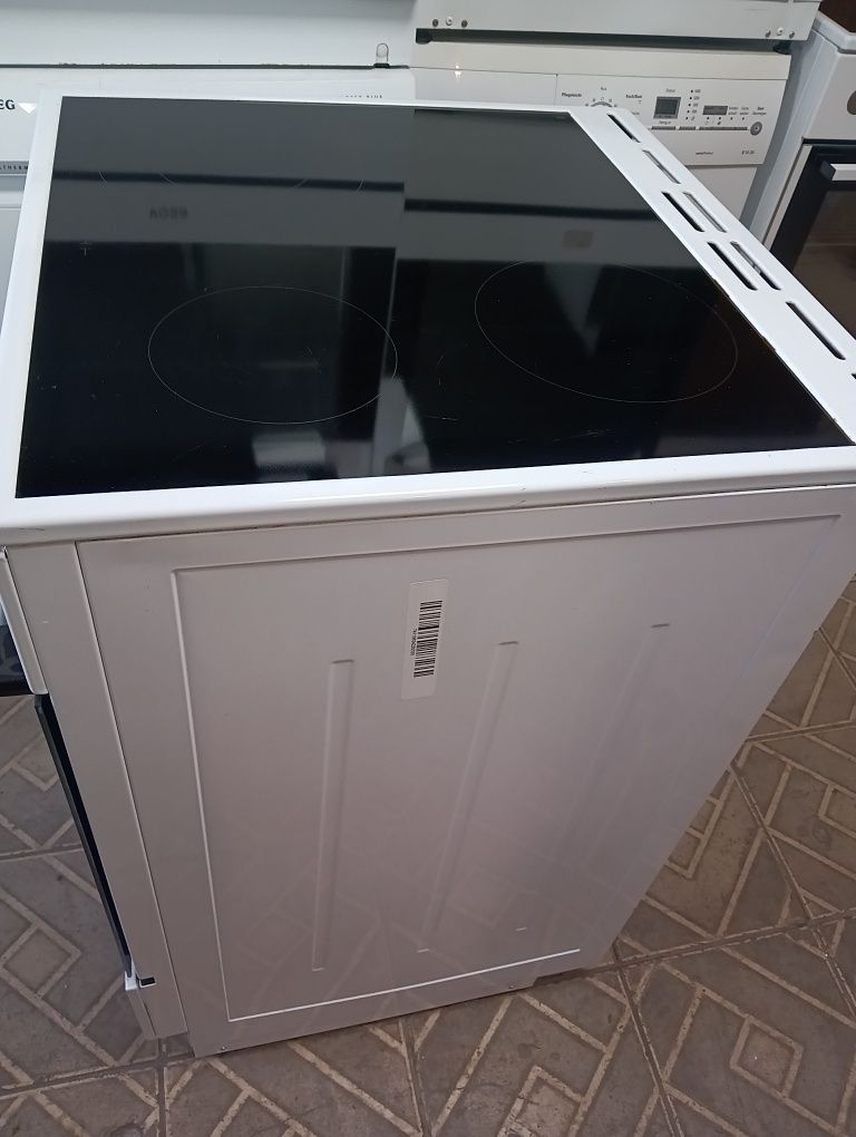 Свободно стояща печка с керамичен плот Gorenje 2 години гаранция!