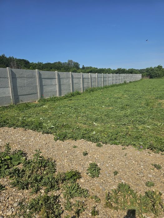 Vand teren intravilan Batoți com . Devesel