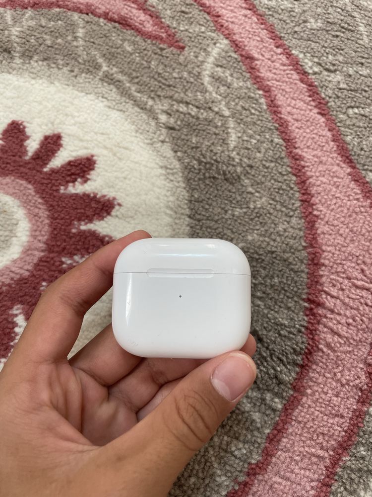 Продоется airpods состояния хороший новый нету грязи.