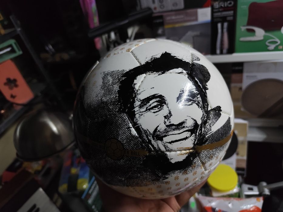 Футболна топка Христо Стоичков