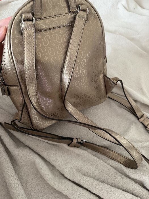 Дамска раница Guess