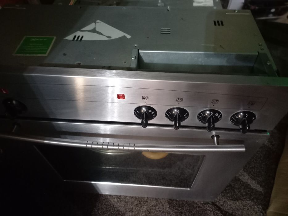 Vând cuptor electric cu plita