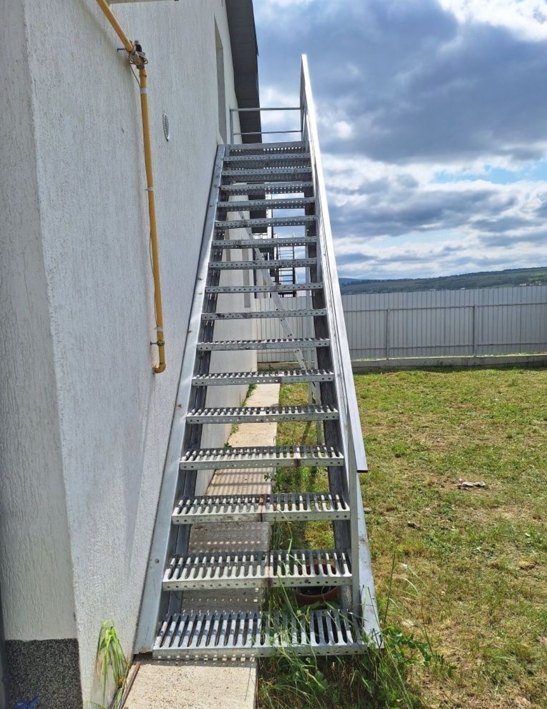 Scări metalice galvanizate la orice demisiune asiguram transport ori u