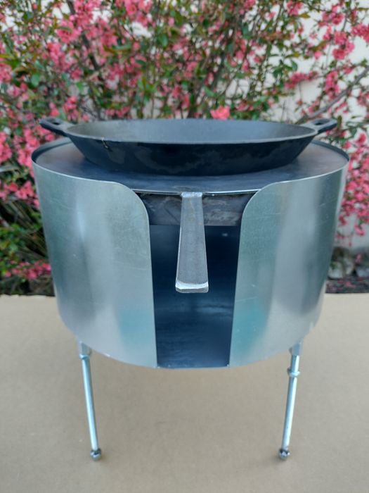 Combină pentru gătit afară. Disc, ceaun, grill, tigaie-smoker