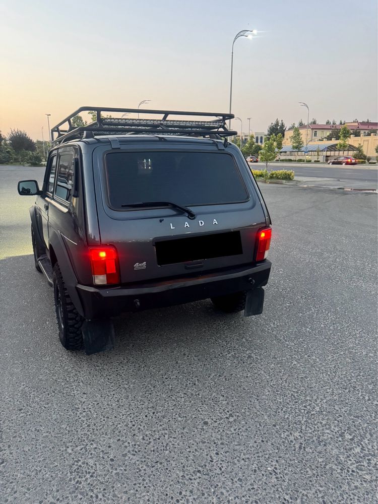 LADA 21214 Niva Bronto